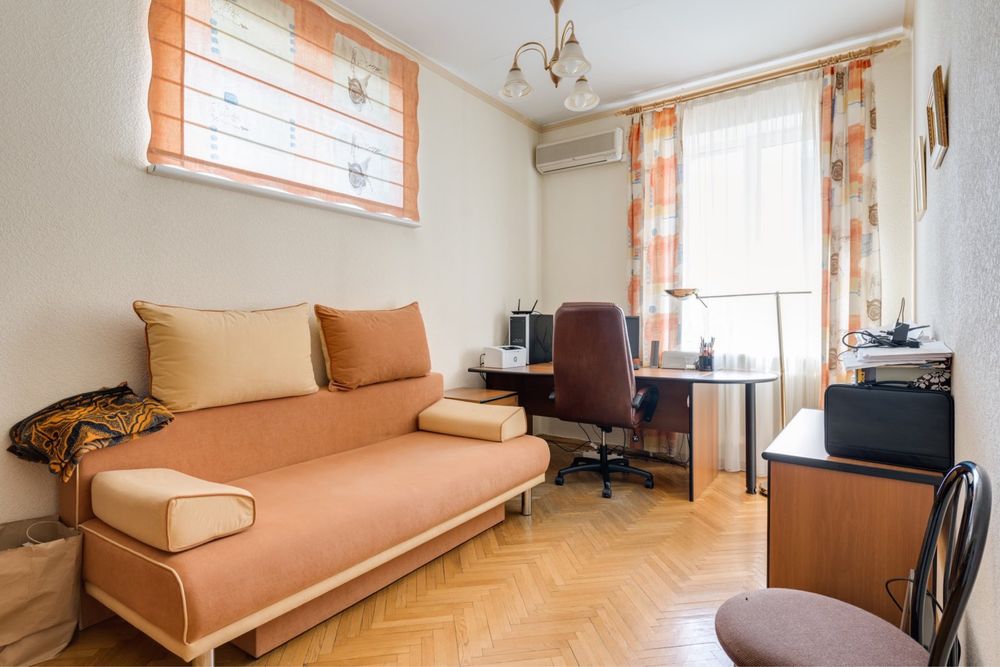 Без%. Вул. Проф. Павловського, 4 (Боткіна), метро КПІ, 4 кім., 174 м