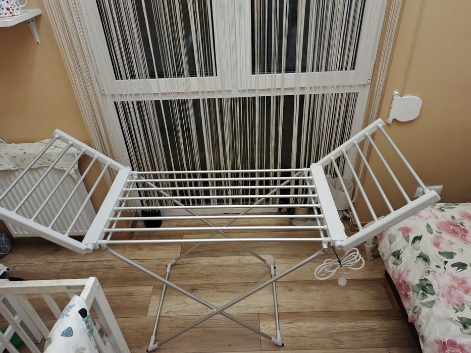 Elektryczna suszarka na pranie.