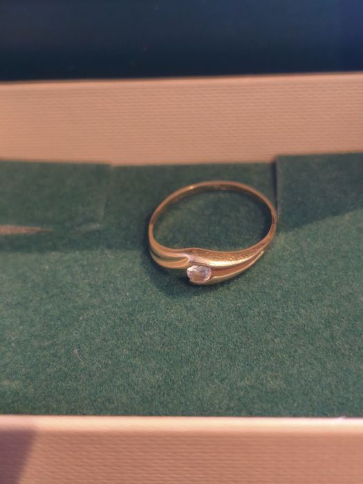 Złoty pierścionek 585