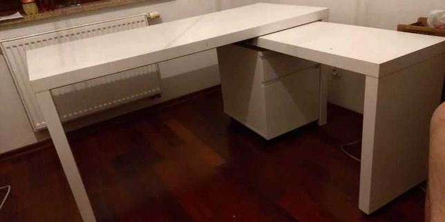 Duże biurko i kontener z IKEA