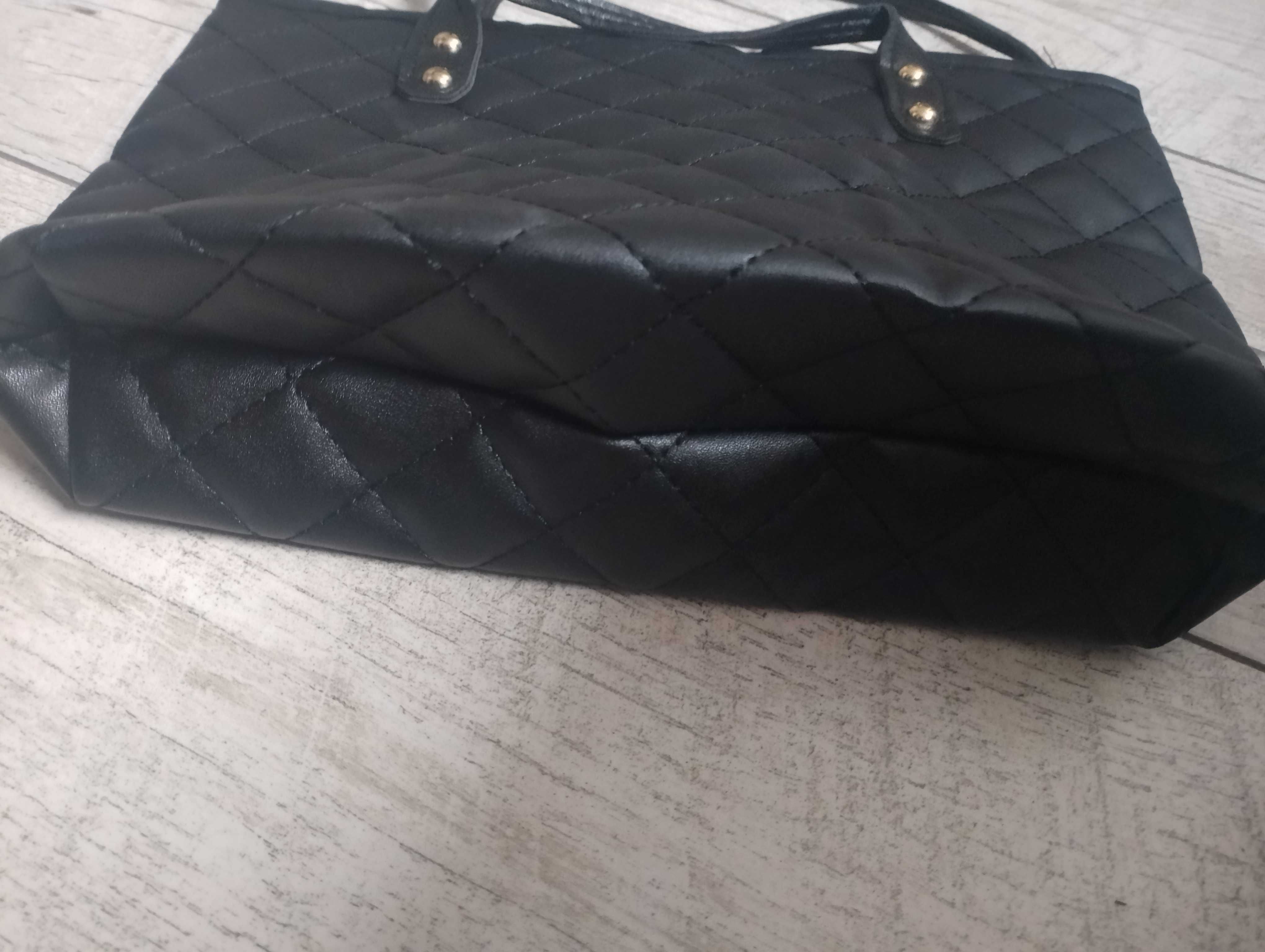 Pikowana kopertówka z magnesem. 20cm / 29 cm. Jak nowa! Czarna.