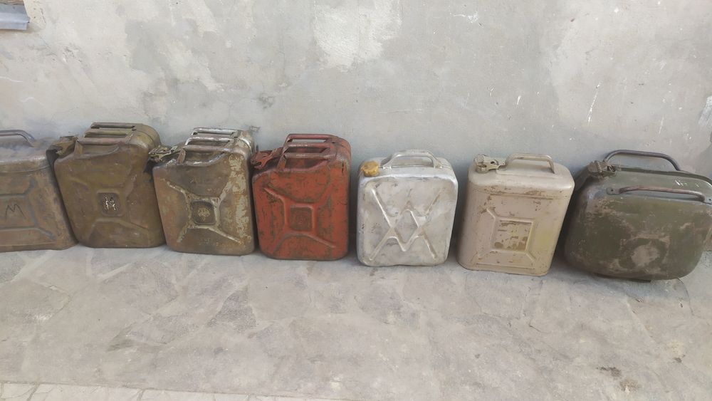 20 літрові каністри