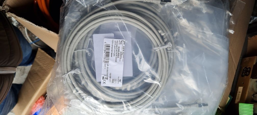 kabel LAN krosowy firmy Metz Connect 2,5m