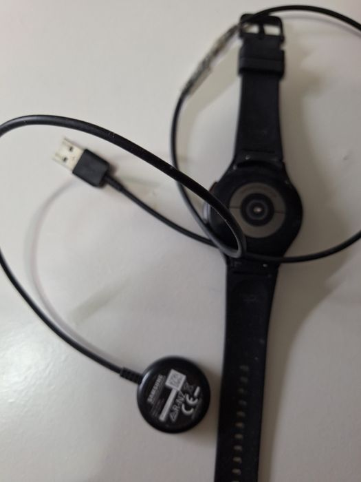 Samsung galaxy watch 4 classic 46 mm z ładowarką