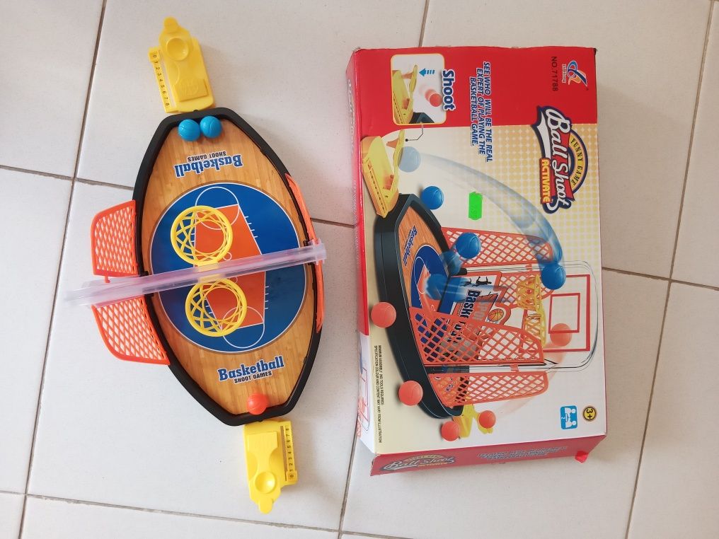 Brinquedo: Jogo de mesa basquetebol 2 jogadores com 3 bolas.
