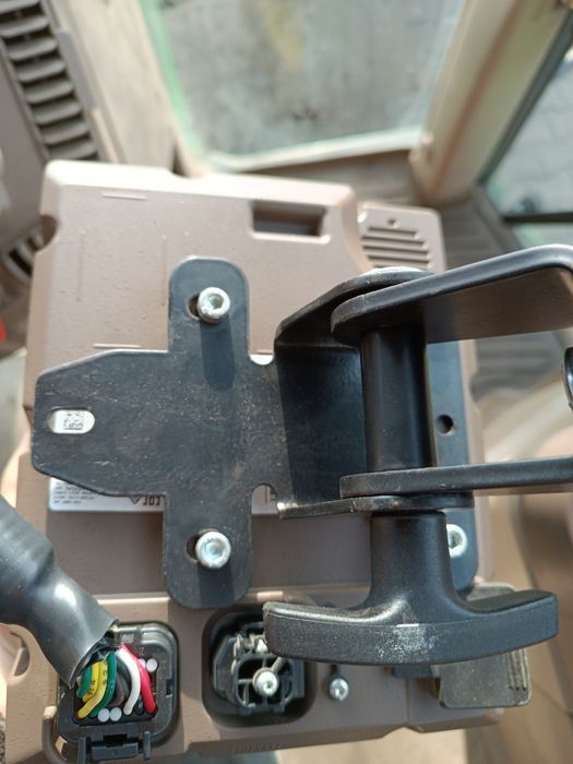 Uchwyt monitora wyświetlacza mocowanie ,GPS nawigacja John deere Claas