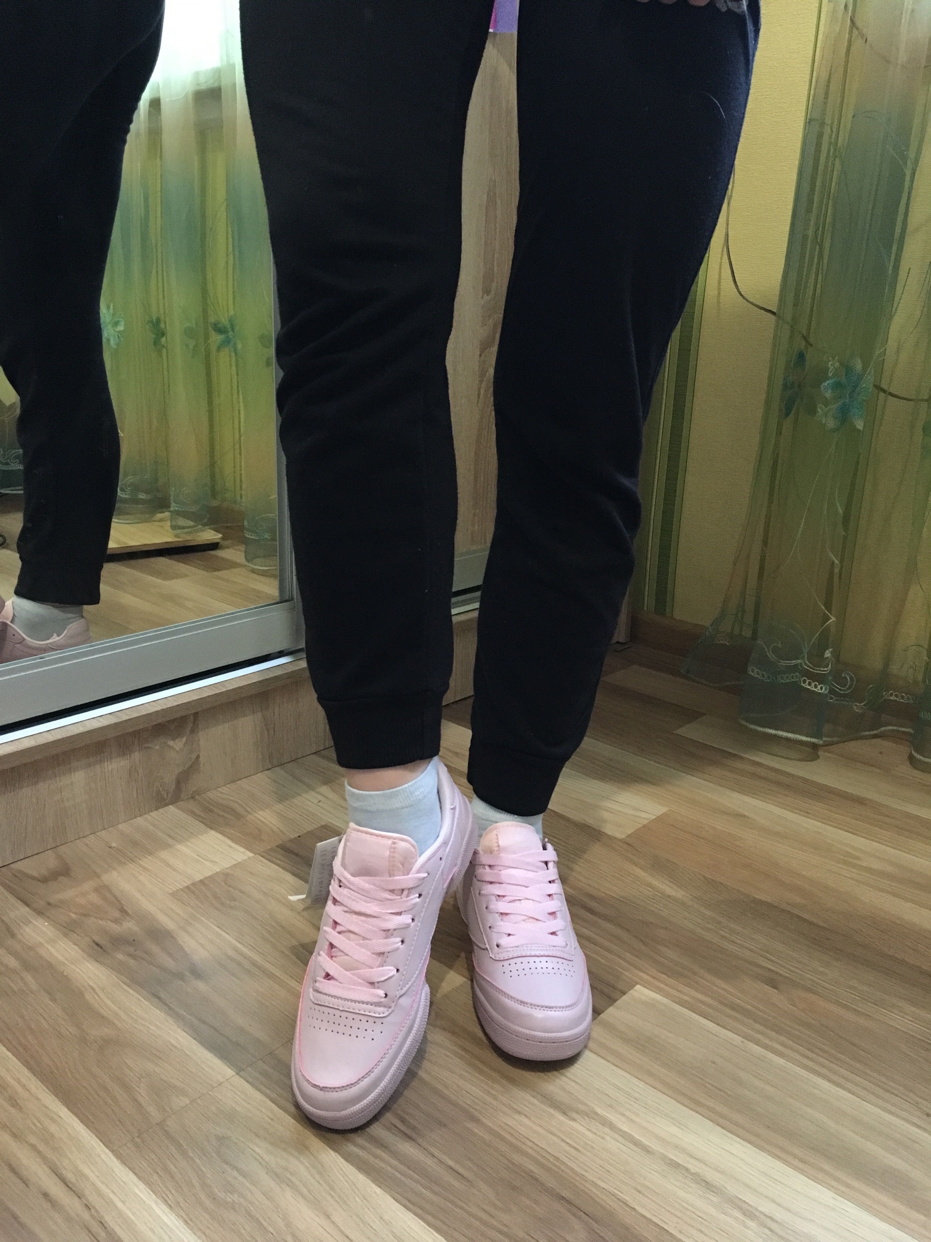 Продам кросівки кроссовки якісні прошиті Reebok рожеві