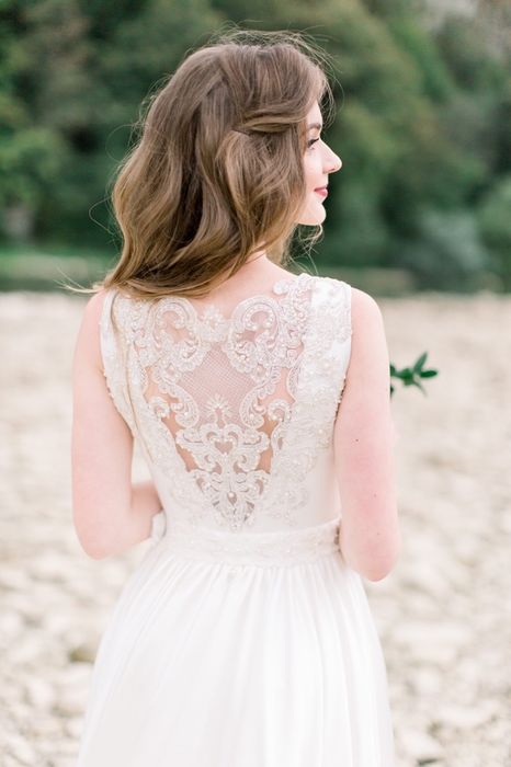 Продаю весільну сукню