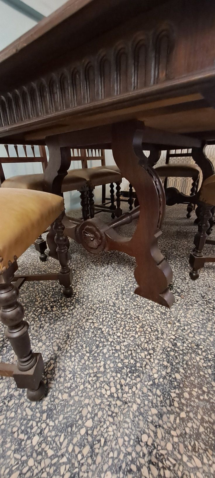 Mesa + 8 cadeiras madeira maciça