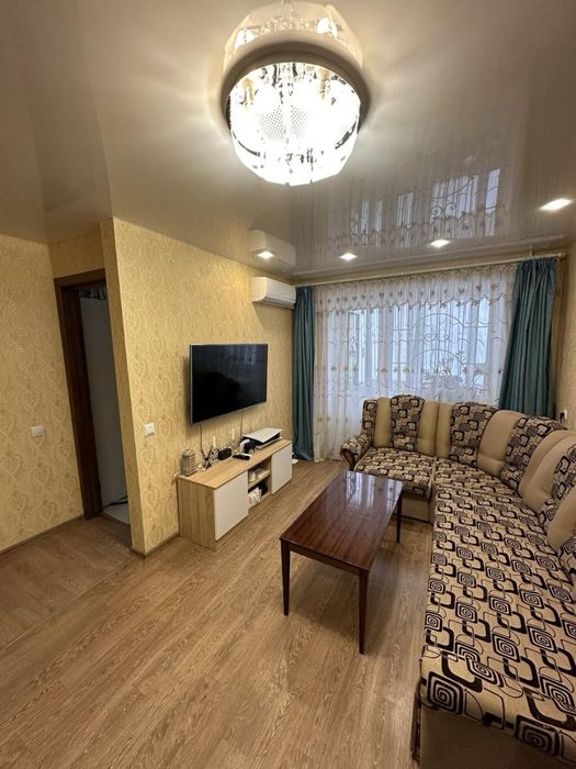 Сдам 2х ком квартиру в центре!