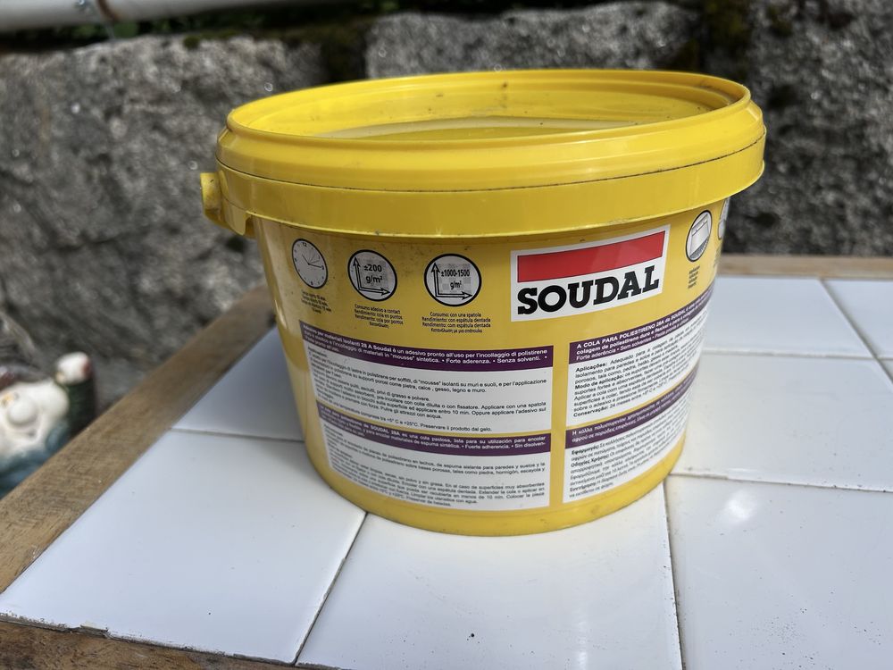 Cola  para  plcas ou ripas poliestireno , marca Soudal