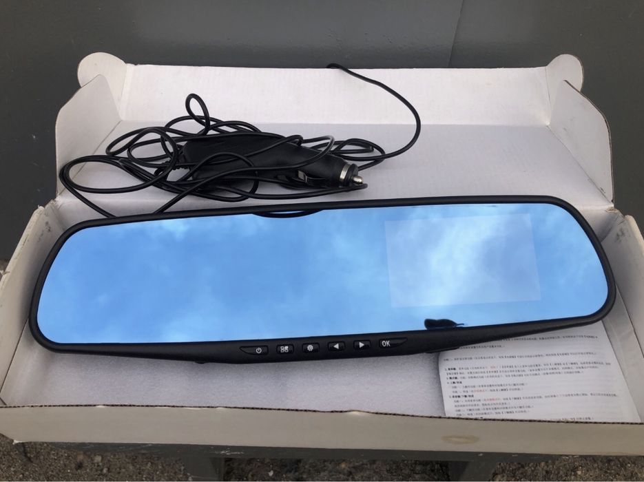 Видеорегистратор в зеркале