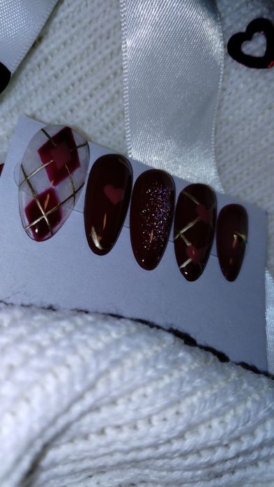 Serduszkowe press on nails, czerwone tipsy, sztuczne paznokcie serca