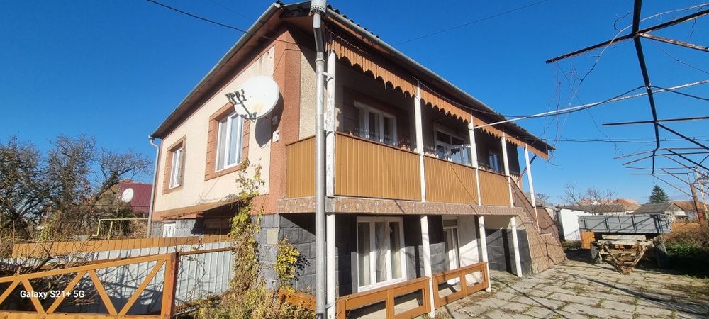 Будинок в Закарпатті, будинок в селі