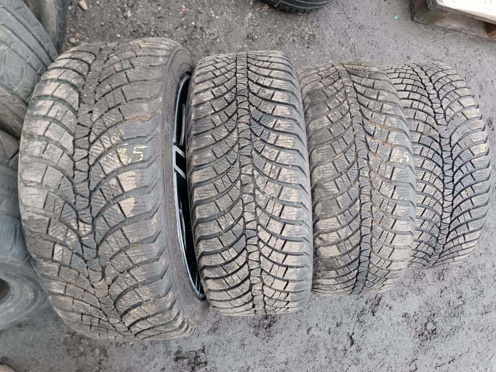 Opony zimowe 235/40/18 95W Kumho Wintercraft, 2022 r bieżnik 8mm-7,5mm