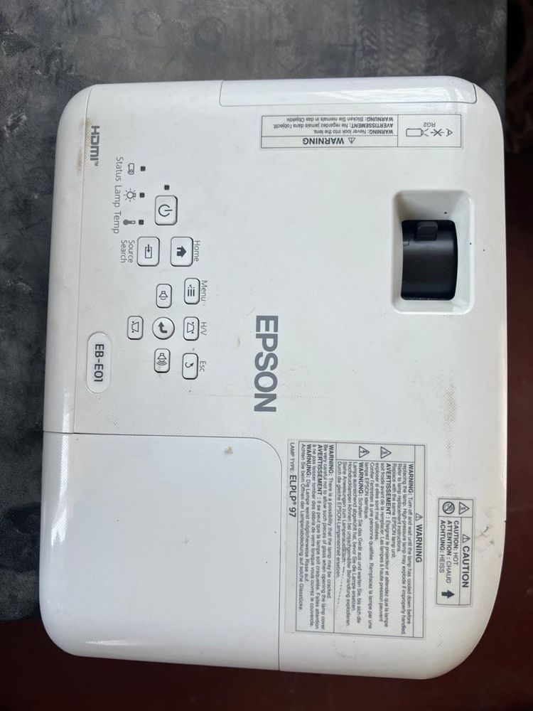 Мультимедійний проектор Epson EB-E01