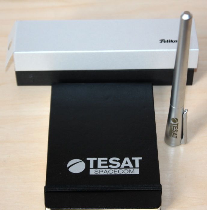 Ручка Pelikan и легендарный черный блокнот Moleskine - лучший подарок!