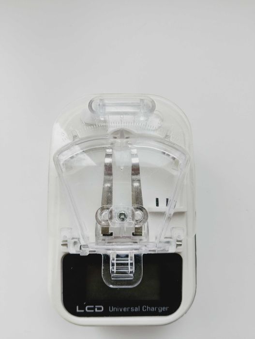 Универсальное зарядное устройство с дисплеем