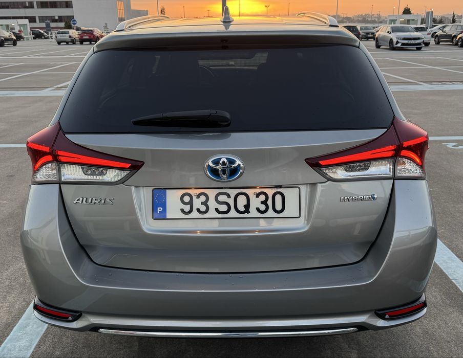 Toyota Auris Touring S. Híbrida + GPL Garantia Toyota Relax até 2027