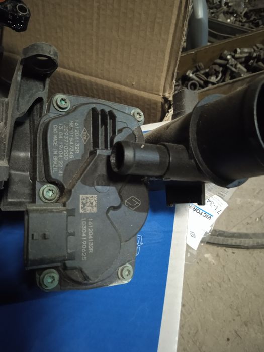 Дросельна заслонка Логан 2