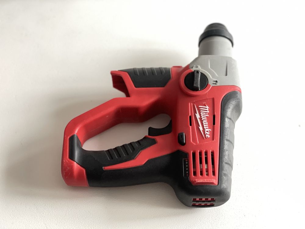 Milwaukee SDS plus młoto-wiertarka udarowa M12 H + walizka + ładowarka