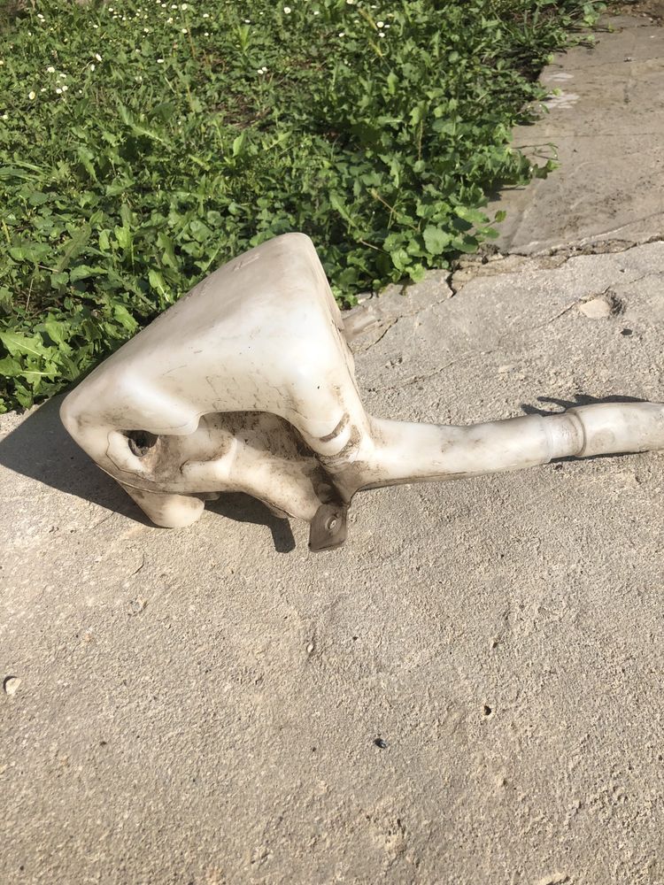 Бачок омивача на вектра б