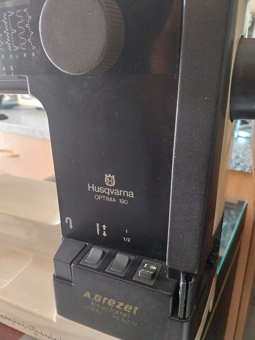 Maquina costura completa impecavel