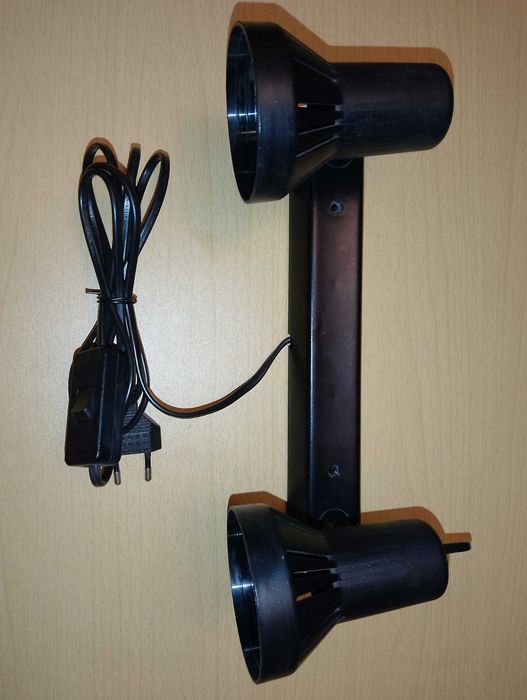 Светильник  направленный на две лампы . Люстра