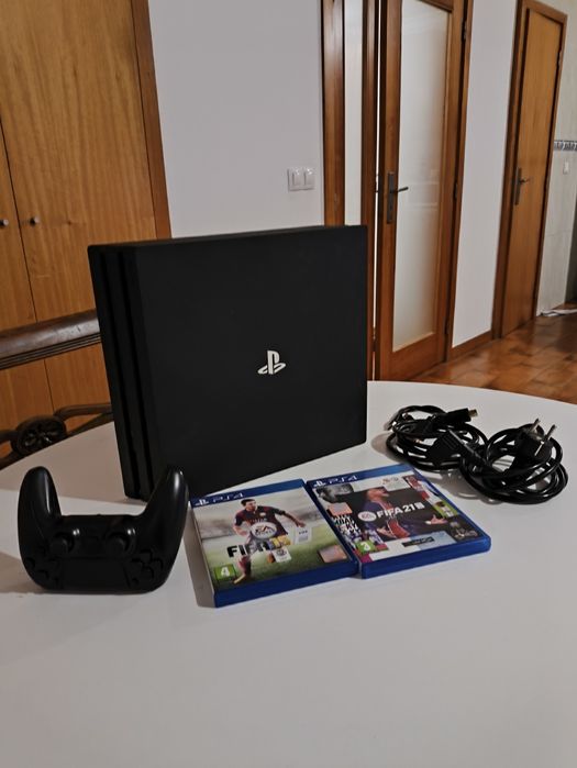 Playstation 4 pro com 2 jogos