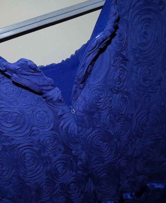 Sukienka chabrowa/ciemno niebieska z różami U.Szyk Stan Bdb r 46/XXXL