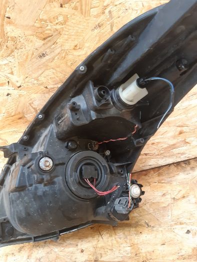 Lampa/ reflektor przedni prawy Suzuki Swift Mk7