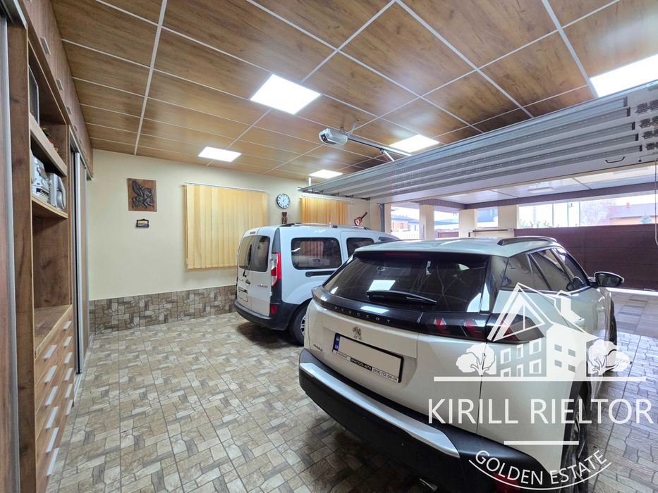 Продам дом с ремонтом и искусственным водопадом на участке S = 11 сот.