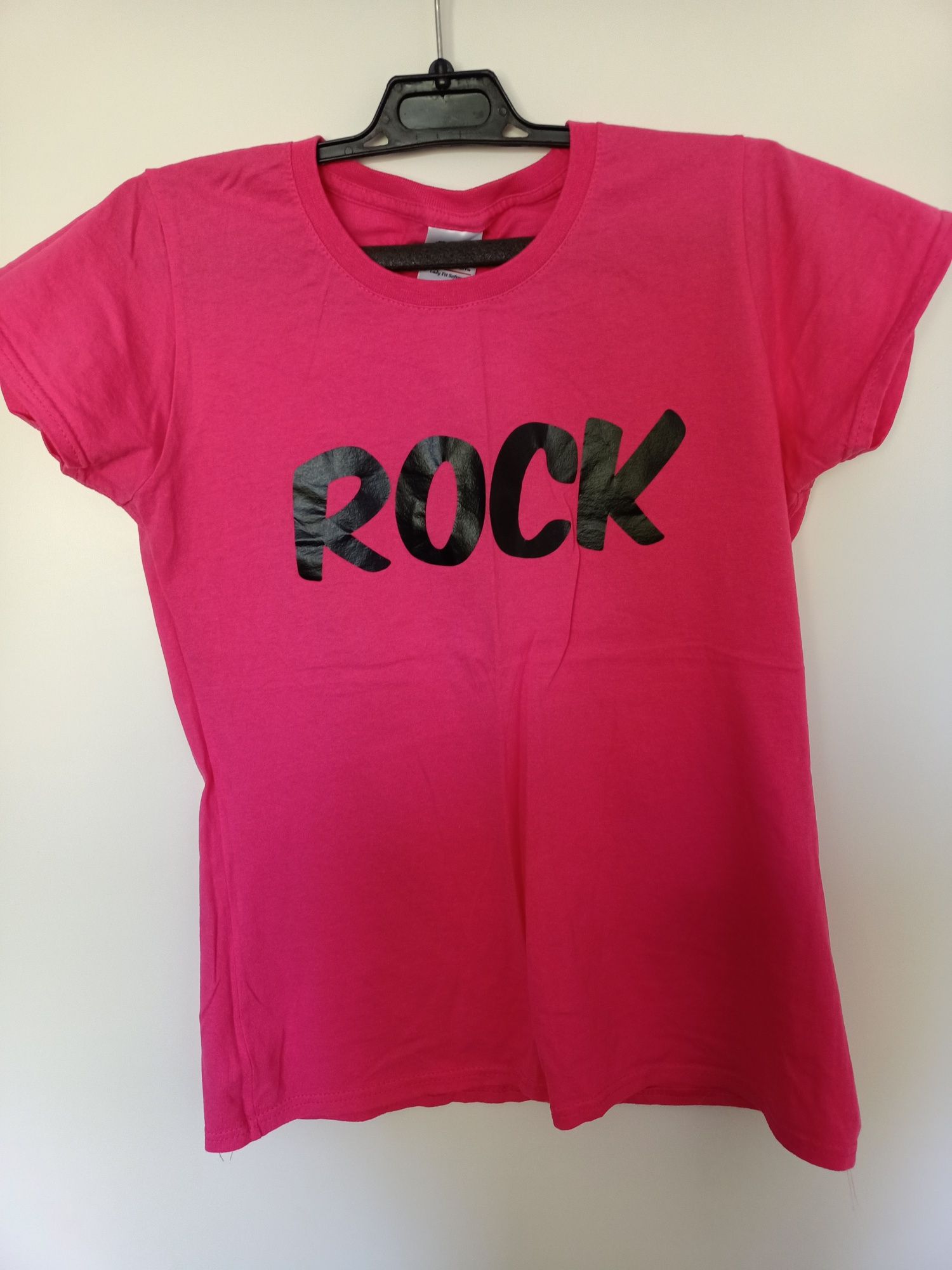 T-shirt różowy z napisem Rock
