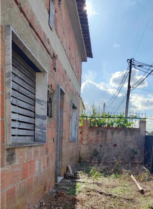 Terreno com Construção