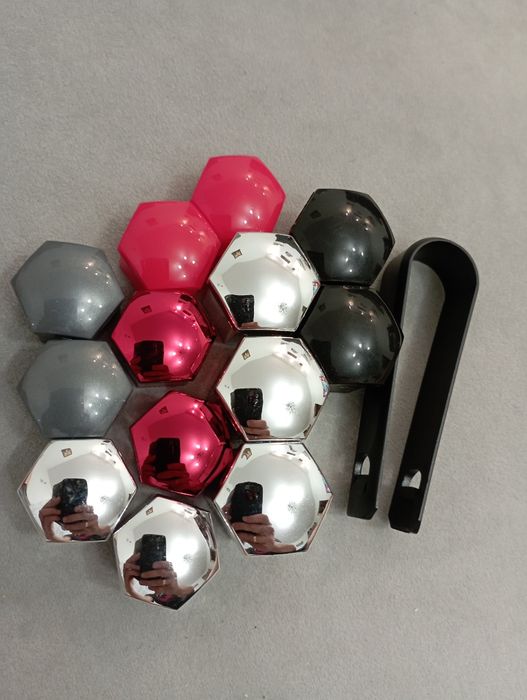 Korki Zaślepki Kapturki na śruby kół kolorowe 17 rozmiar