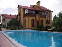 Дом 450 кв. Борисполь. 8 раздельных спален. До 20 человек.