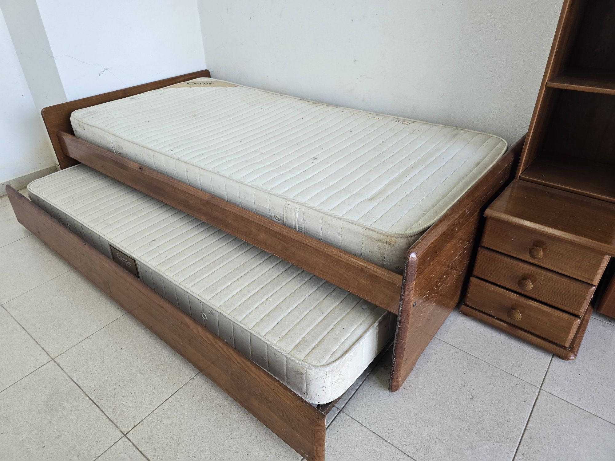 Cama Estúdio com Cama Elevatória Madeira Maciça da CERNE