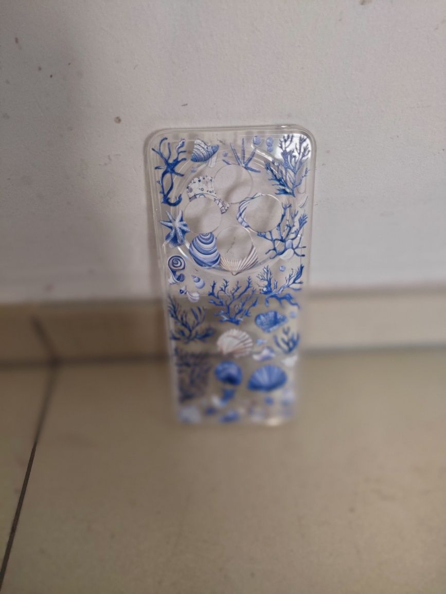 Sprzedam nieużywane etui na telefon