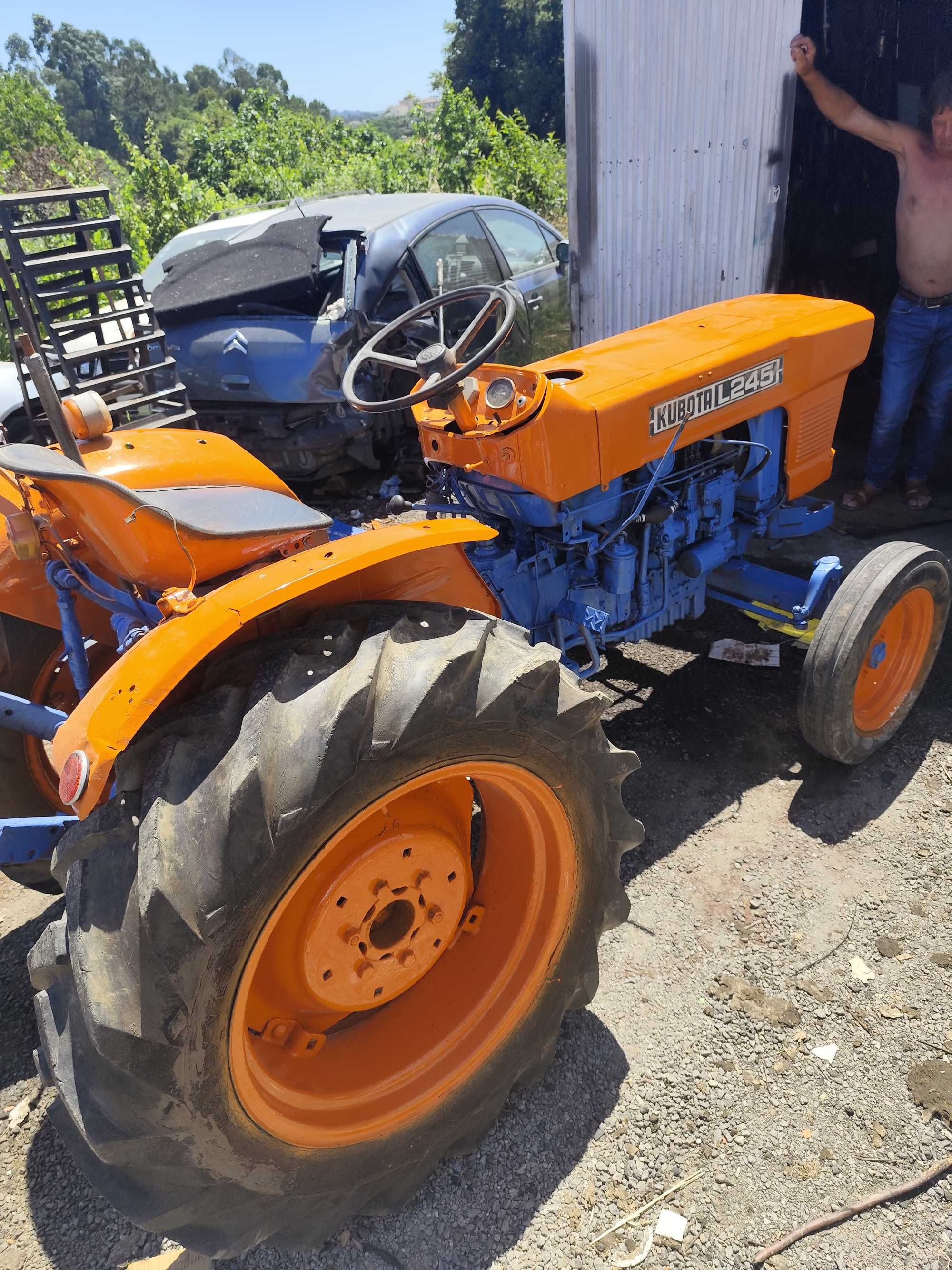 Trator  com fresa e abre regos