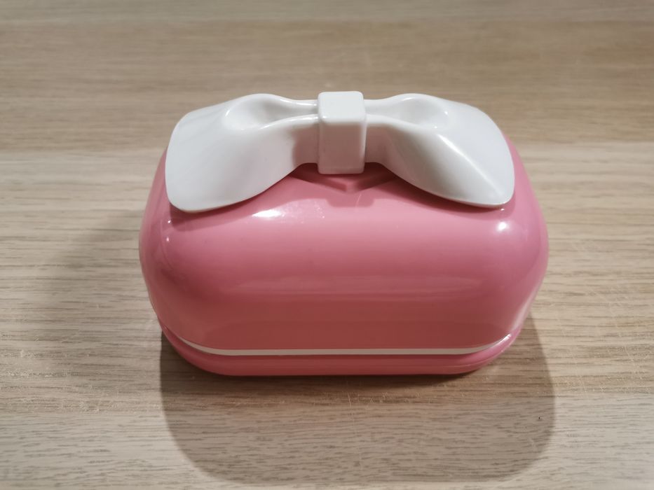 Vintage różowa mydelniczka podróżna z kokardką