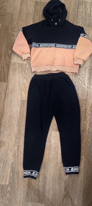 Теплий спортивний костюм на  9-11 років.