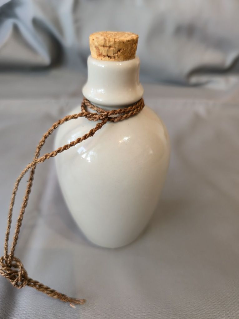 Японская керамическая бутылка для саке