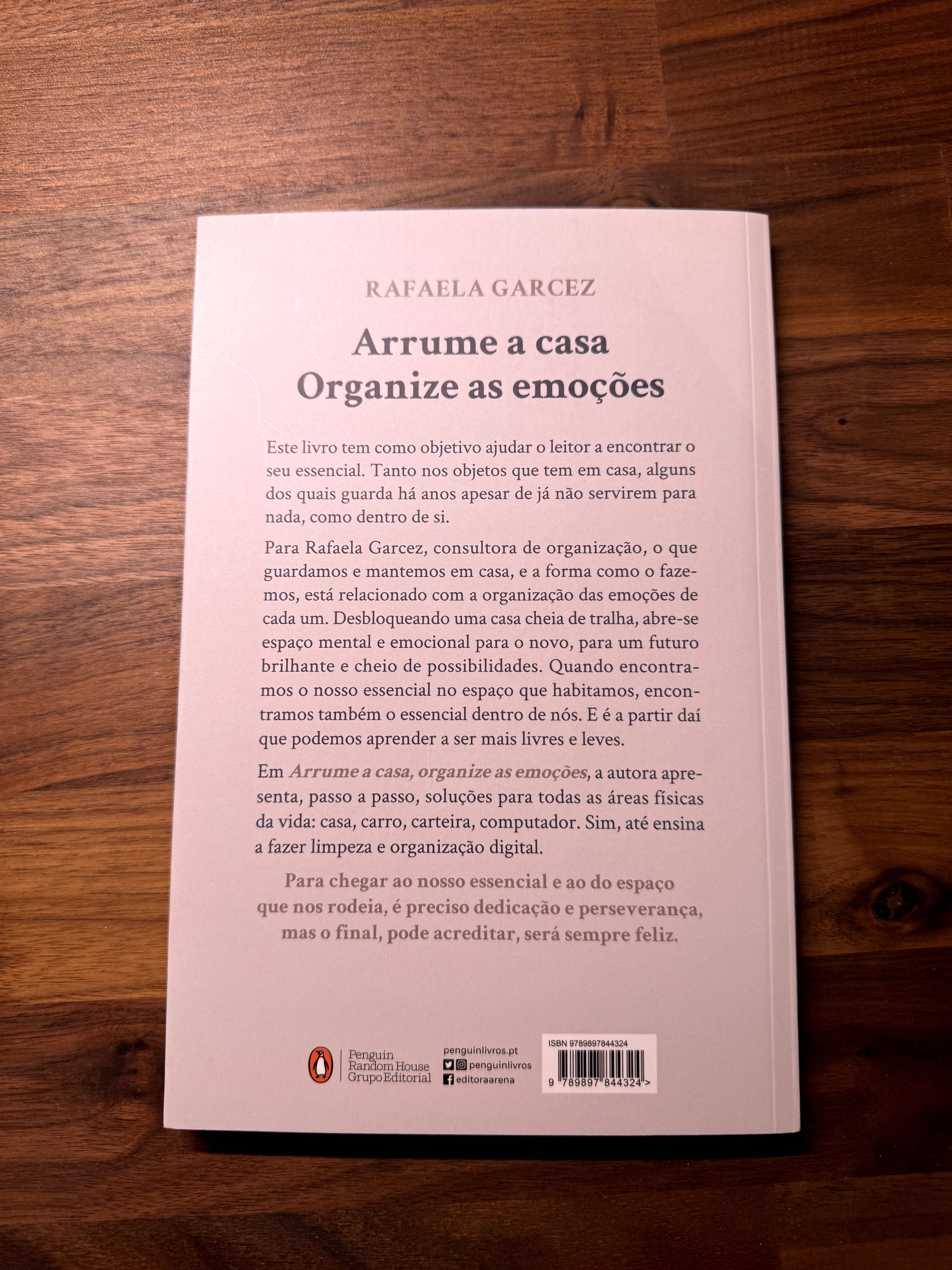 Livro - Arrume a casa Organize as emoções - Rafaela Garcez