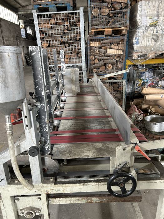 Vendo maquina de colar caixas de cartão canelado