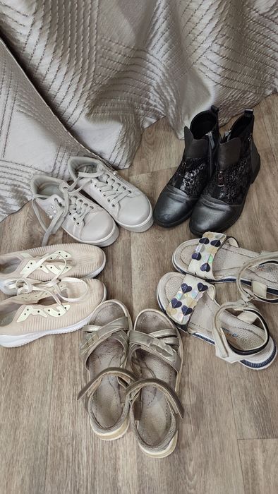 Взуття для дівчинки осінні черевики/кросівки/босоніжки 35-37 розмір (д