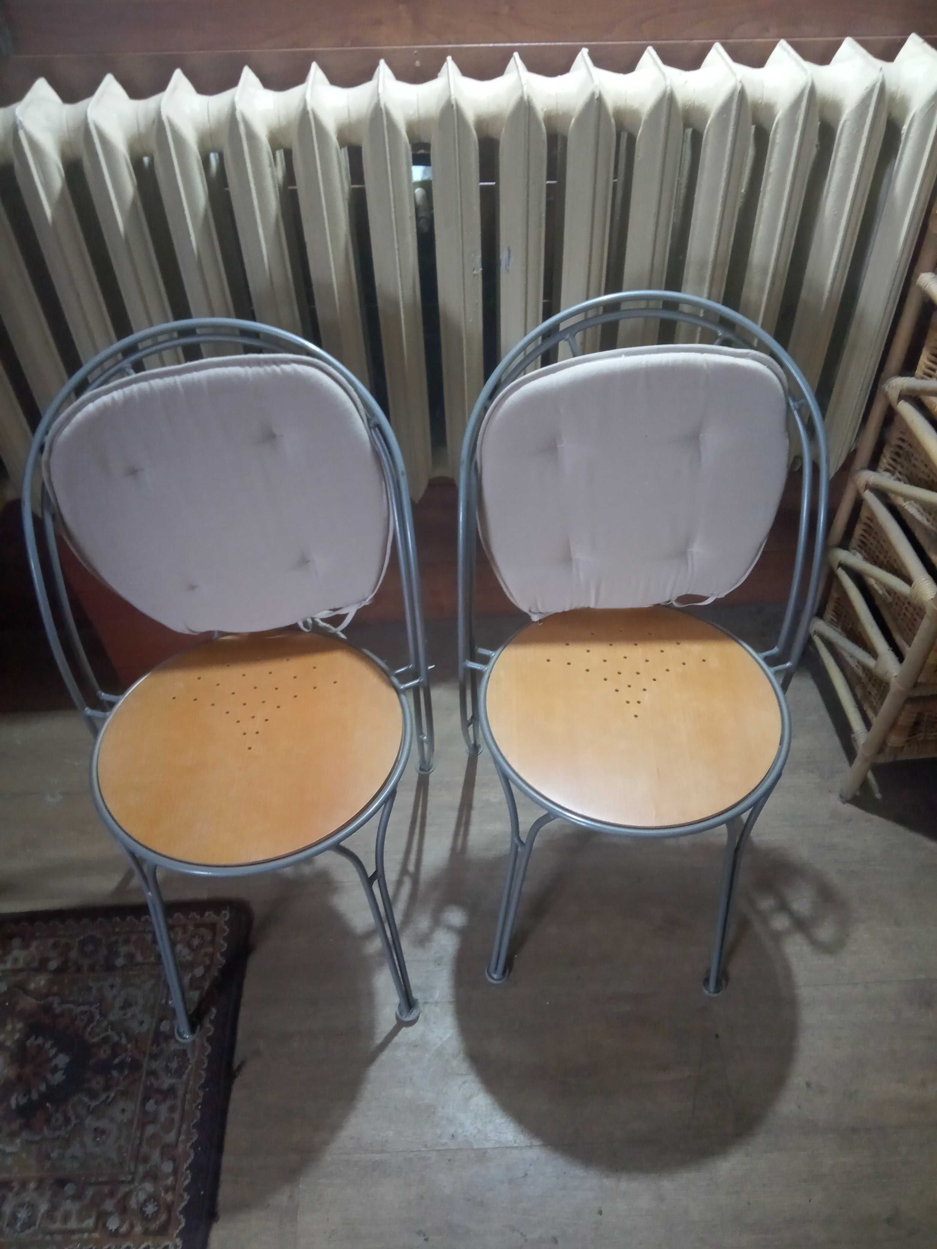komplet krzeseł z poduszkami