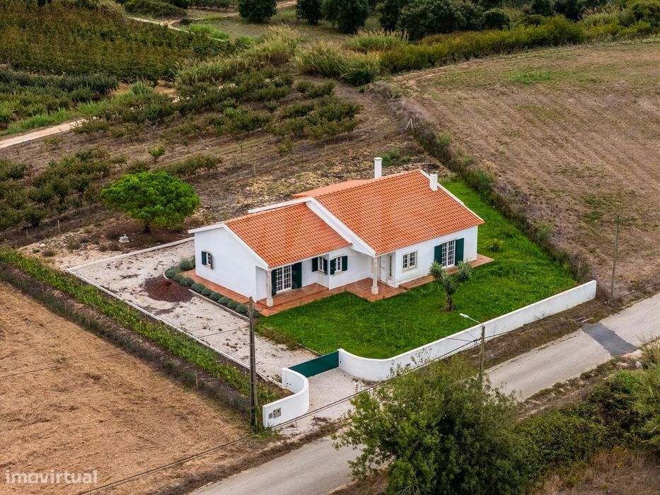 Moradia térrea tradicional T4 com terreno 4040m2