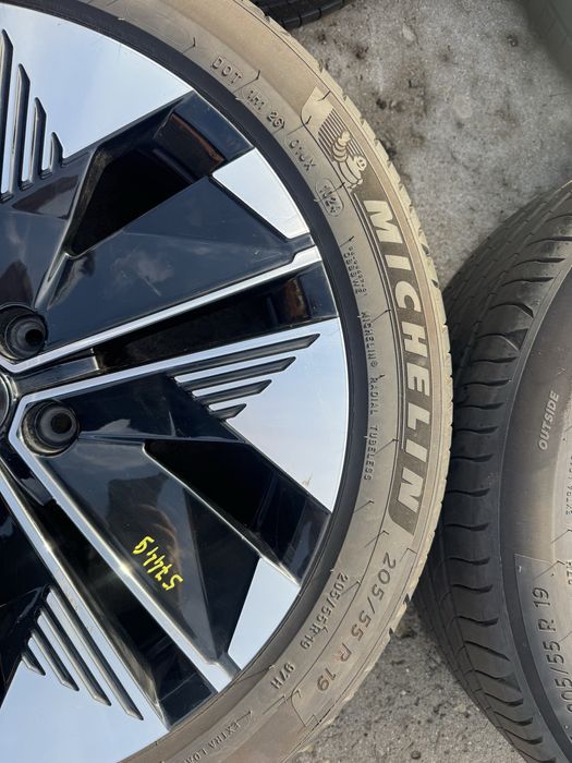 RENAULT Scenic E-Tech V 5 Koła alu felgi 205/55 R 19  403002,266R