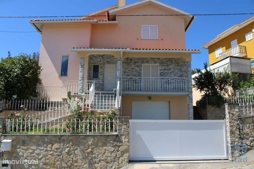Casa / Villa T4 em Nogueira do Cravo de 150,00 m2