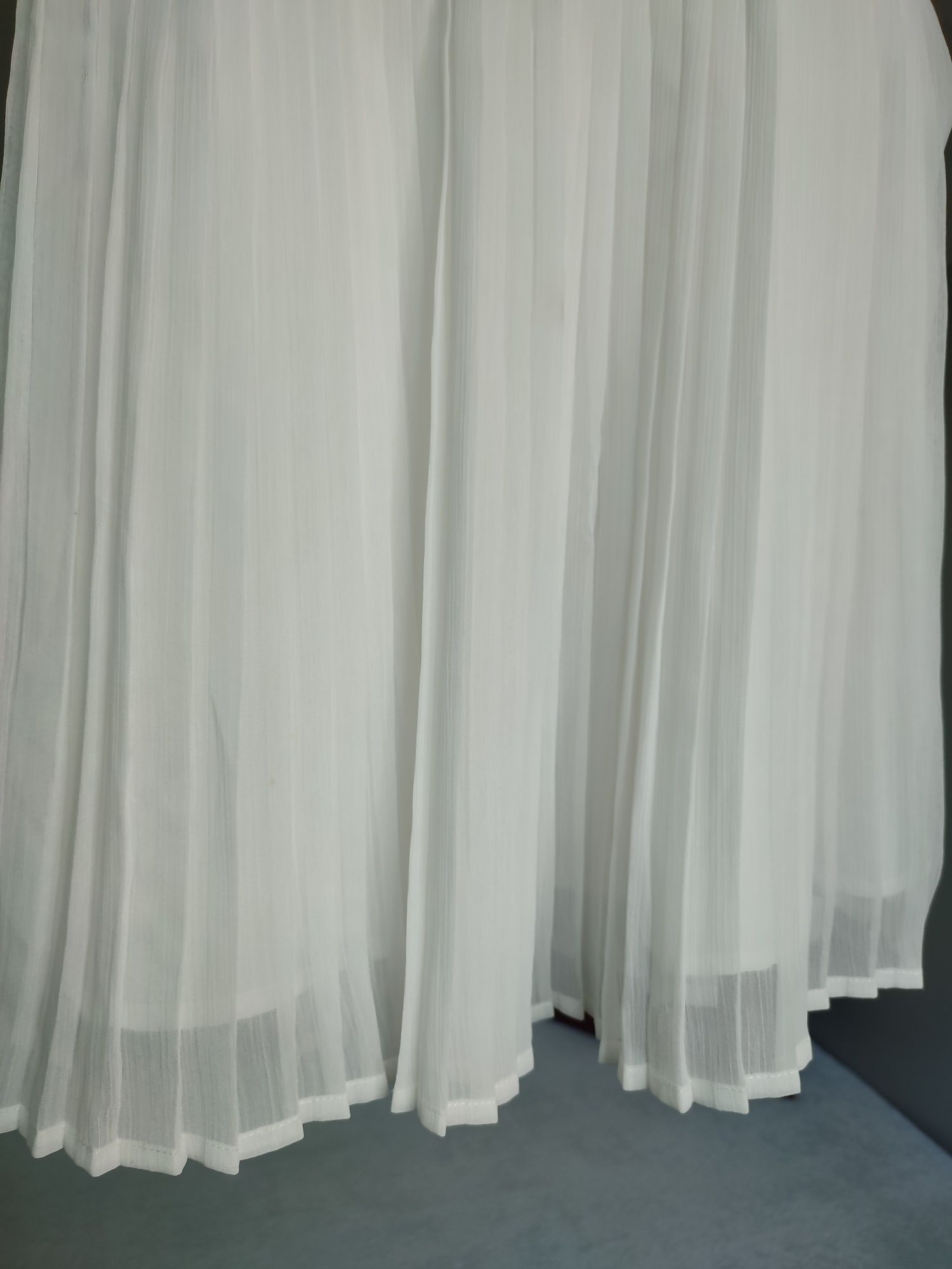 Biała plisowana sukienka Reserved 116